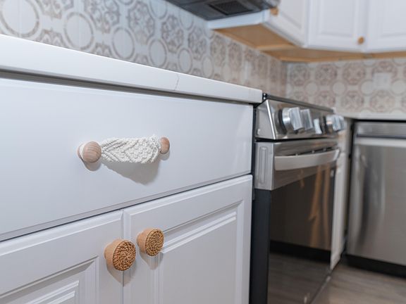 3rd image of 1905 Colonial Road