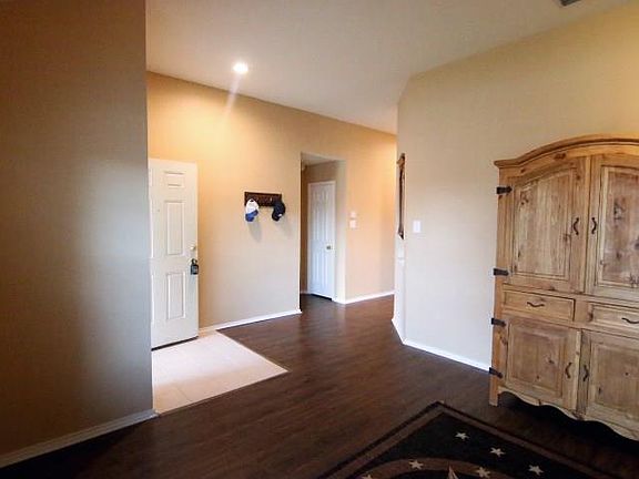 5th image of 914 Glenbrook Dr