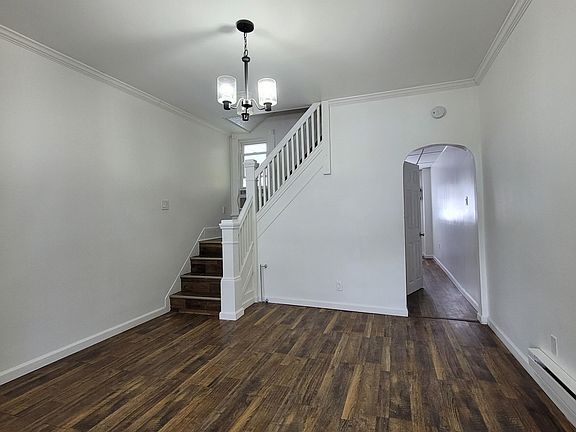 4th image of 1040 W Lynn St
