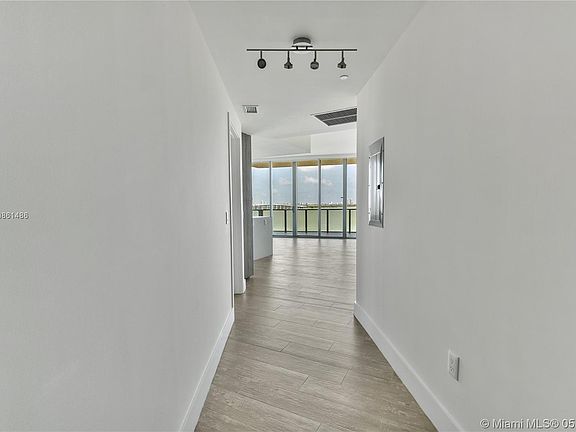 4th image of 2900 NE 7th Ave Unit 802