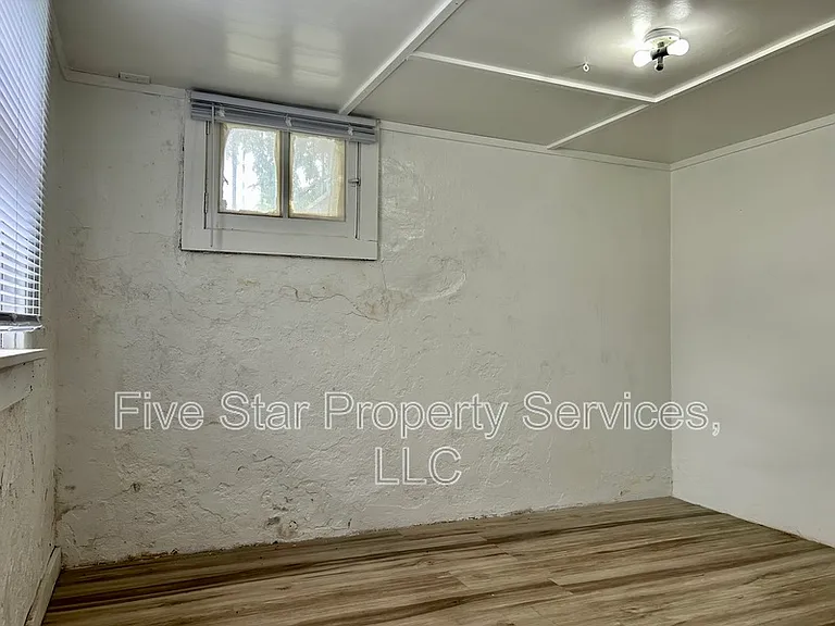 2360 S 9th St — Photo 12