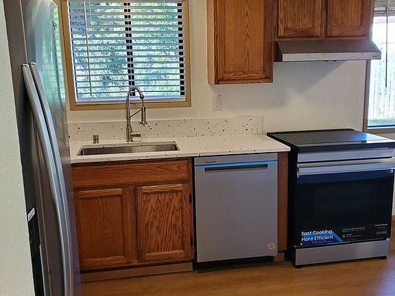 4th image of 2907 Glendale Dr W