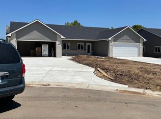 108 & 110 E Santa Fe Cir, Mulvane, KS 67110