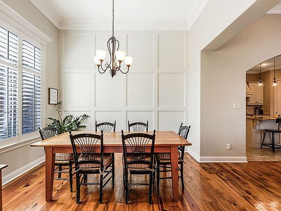 3rd image of 402 Queensberry Dr