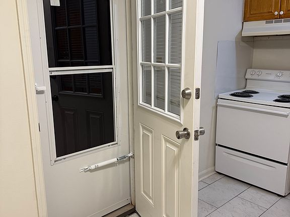 2nd image of 387 Lexington Hts #387