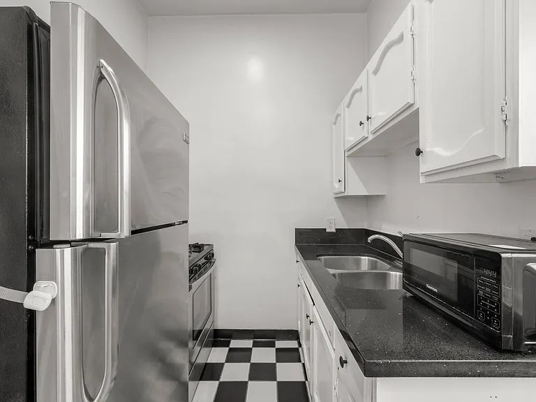 226 S Fuller Ave — Photo 10