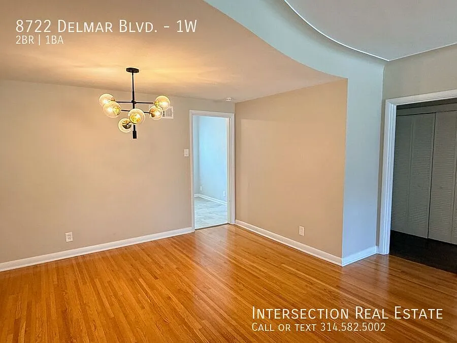 Beautifully Updated 2Bed/1Bath Apt with Built in Sun Room — Photo 4