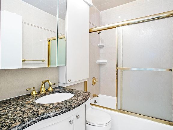 5th image of 225 W 83rd St APT 12Z
