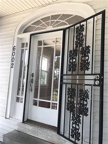 6002 Saint Claude Ave — Photo 2