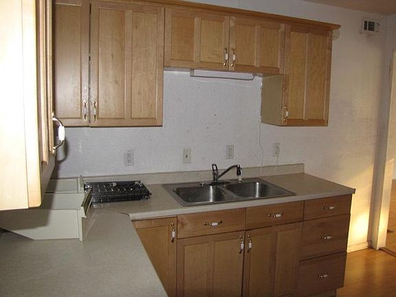 3rd image of 1601 Long Ave