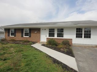1015 E Maple Ave, Sterling, VA 20164