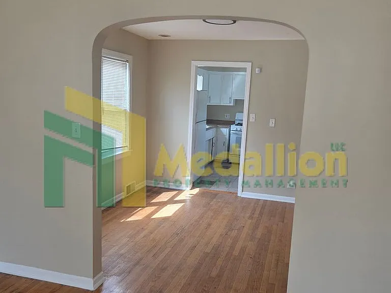 11004 S Eberhart Ave — Photo 11