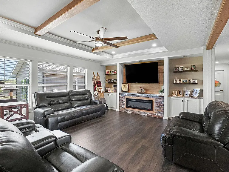 121 County Road 1474 — Photo 15