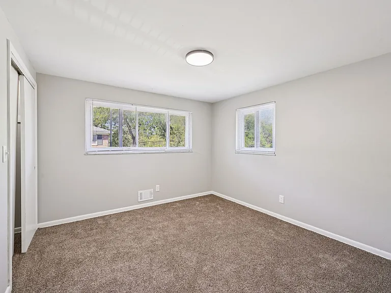 Worthington Court II — Photo 25