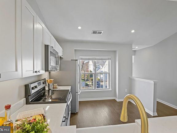 4th image of 2867 Yarling Ct
