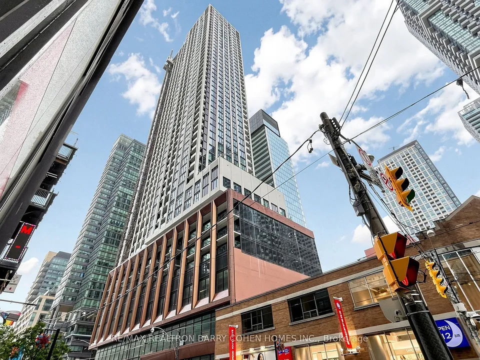 400 King St W #1922