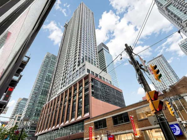 400 King St W, Toronto, ON