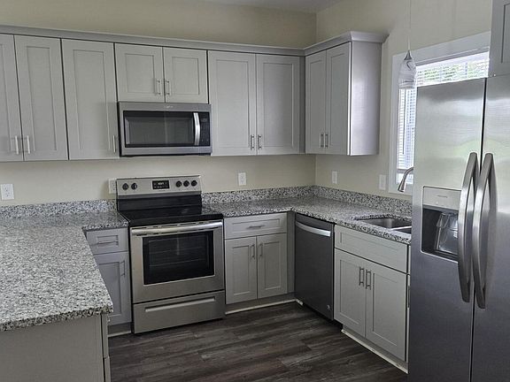 4th image of 325 S Pointe Dr Unit B