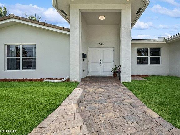 3rd image of 746 SW 2nd Street