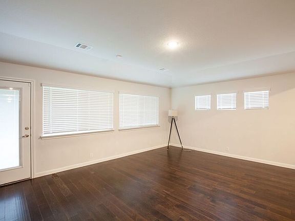 5th image of 3811 Thomas Plains Dr