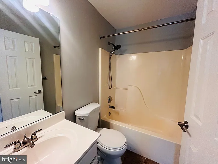 400 Munsons Hill Ct — Photo 18