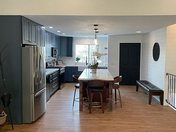 3rd image of 26119 Rainbow Glen Dr