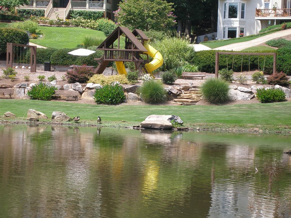2nd image of 1571 Sandpoint Dr NE