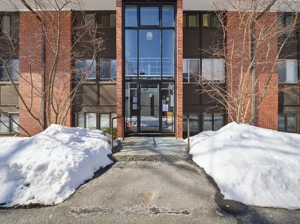 1 Longwood Dr #5-109, Andover, MA 01810