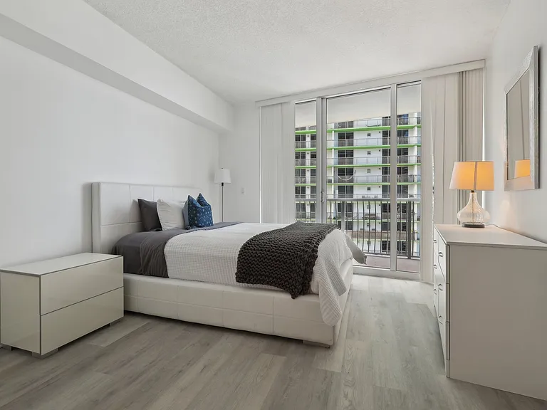 1700 N Bayshore Dr #2805 — Photo 32