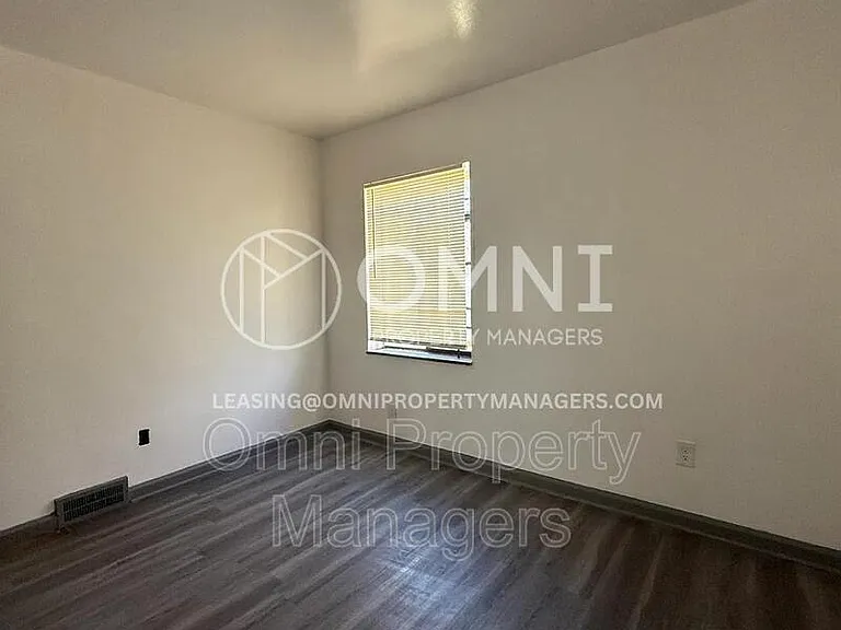 9747 Somerset Ave — Photo 15