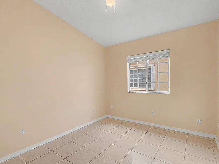 15339 SW 32nd Ter — Photo 6