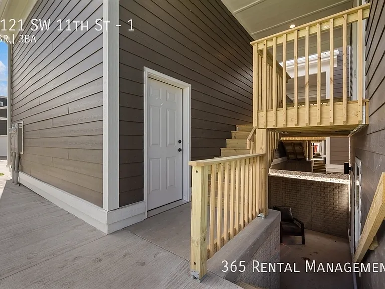 1121 SW 11th St #1 — Photo 15