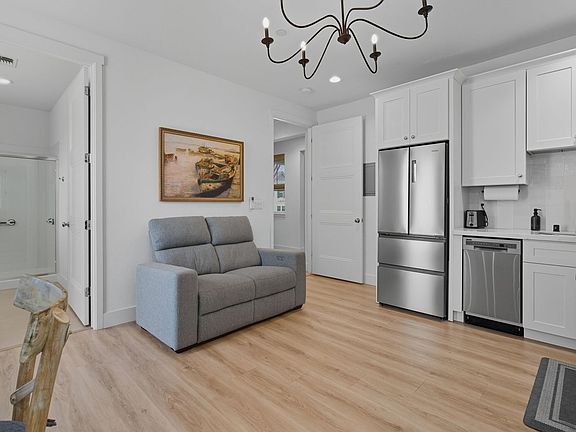 4th image of 36 E Cataldi Ave #2