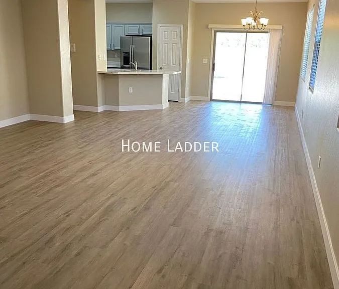 1836 W Kuralt Dr — Photo 3