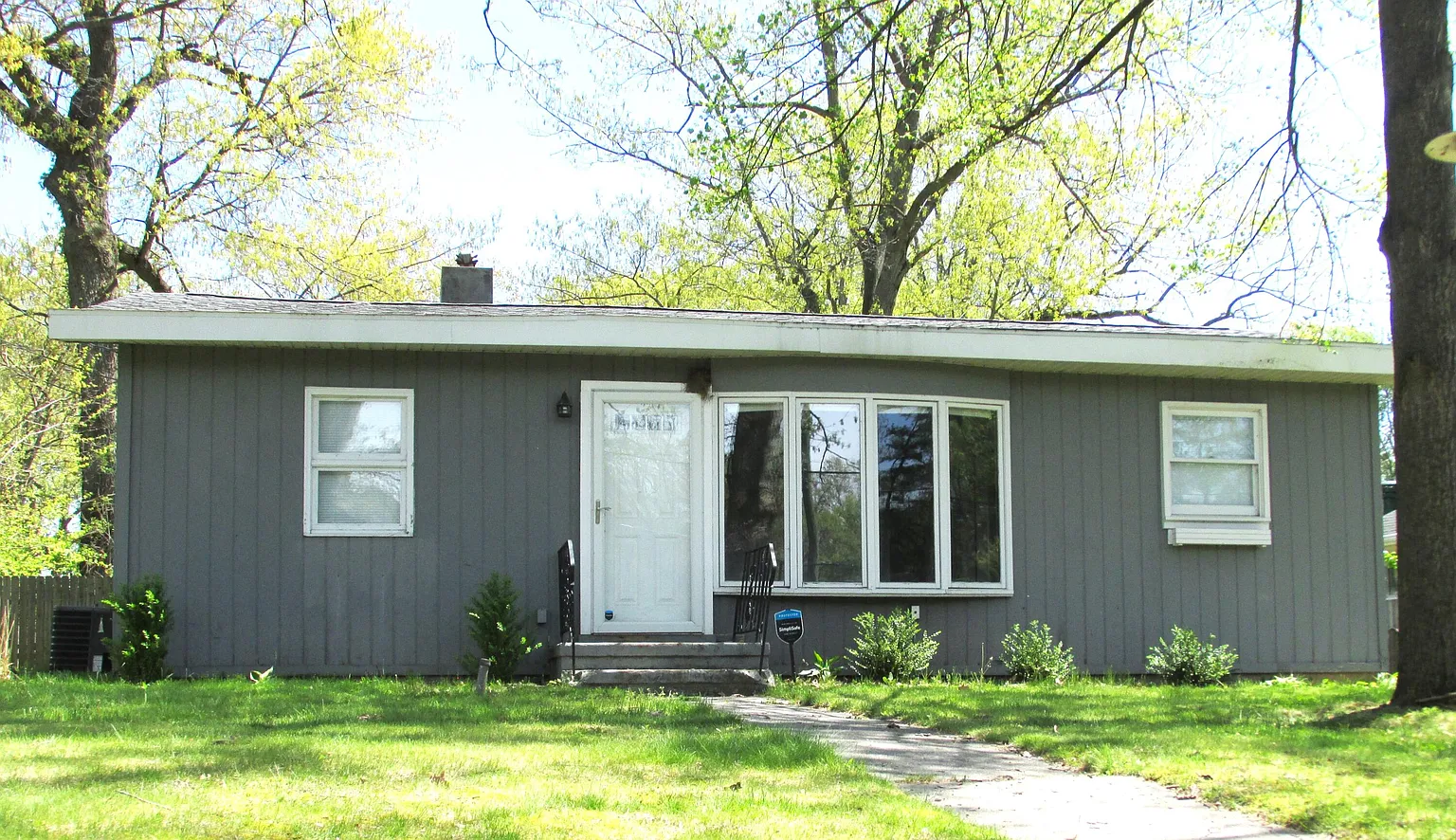 209 Holton Rd photo 1