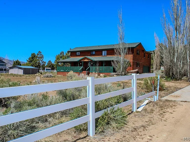 46784 Pioneertown Rd — Photo 2