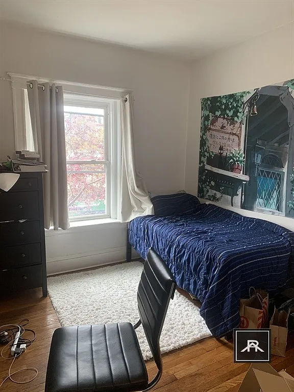 3 bed, 1.0 bath, 960 sqft, $3,700 — Photo 4