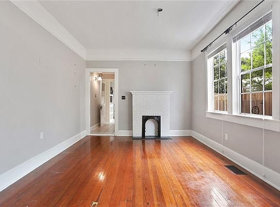 4th image of 1032 Adams St