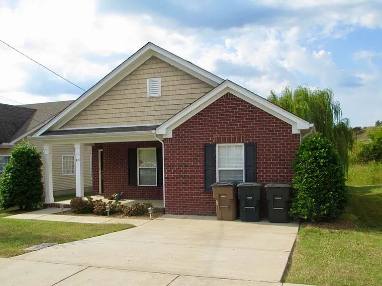 421 Vailview Dr — Photo 1