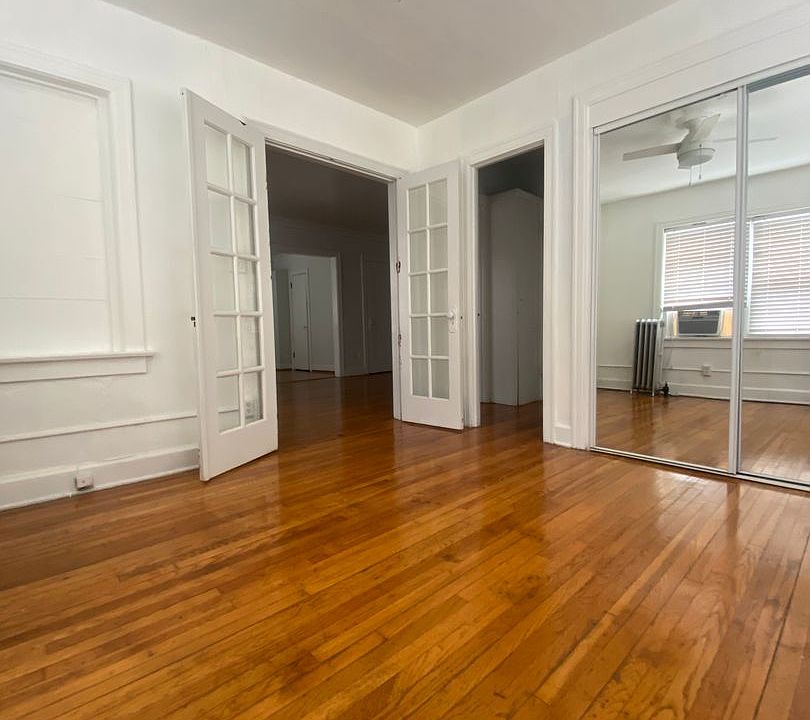1st image of 127-129 E 46th St #2
