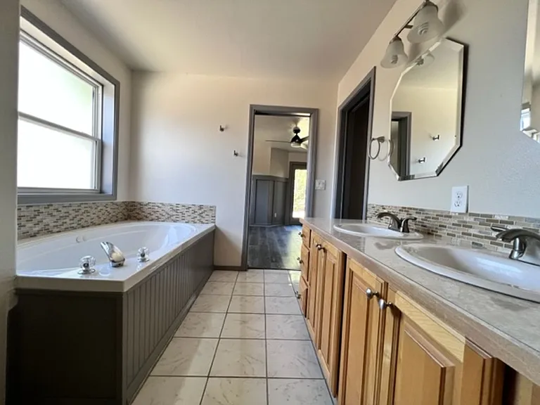 3134 N Blue Springs Ave — Photo 22