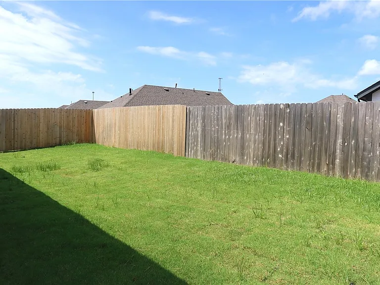6306 Fulton Dr — Photo 20