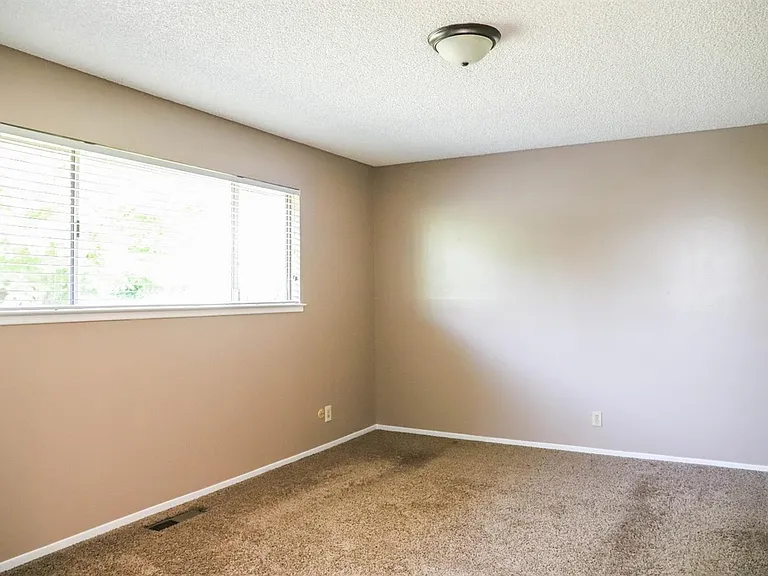 6441 N Augusta St — Photo 15