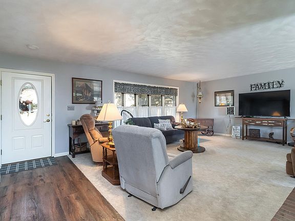5th image of 864 Meadowlawn Dr
