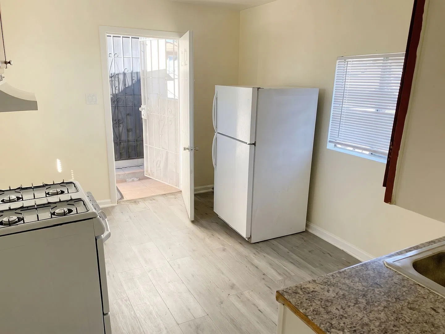 Studio, 1.0 bath, 350 sqft, $1,238 — Photo 4
