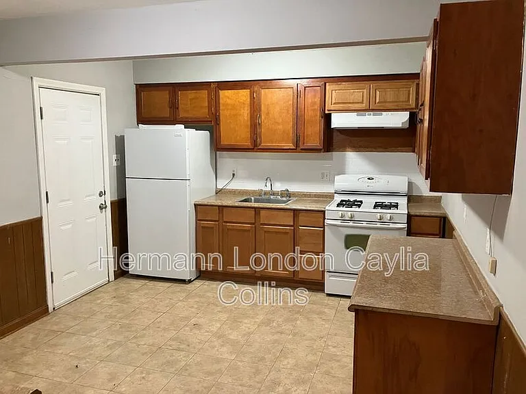 360 S Harvey Ave — Photo 4