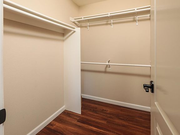 4th image of 924 Catkin Ct