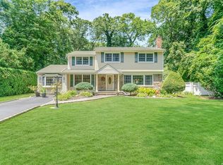 3 White Birch Ct, Smithtown, NY 11787