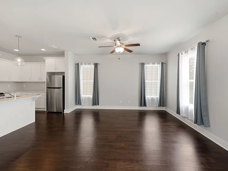 752 Cottage Park Dr — Photo 14