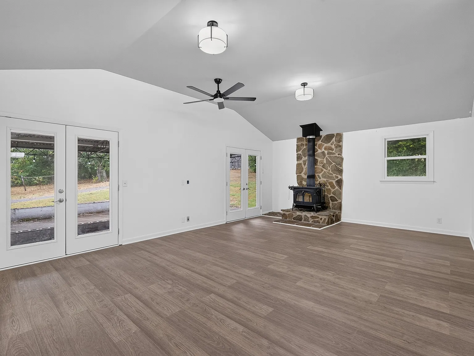 3 bed, 1660 sqft, $4,200 — Photo 4